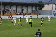 Raphael Kniewallner (rechts, am Ball) schießt zum 3:0 ein.