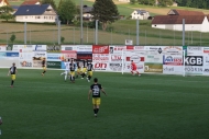 Einen Freistoß von Tobias Kölli befördert David Friedl (3.von links) zum 1:0 ins Netz.